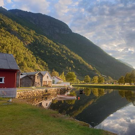 Вилла Kvammehuset Pa Gamle Лердалсёйри Экстерьер фото