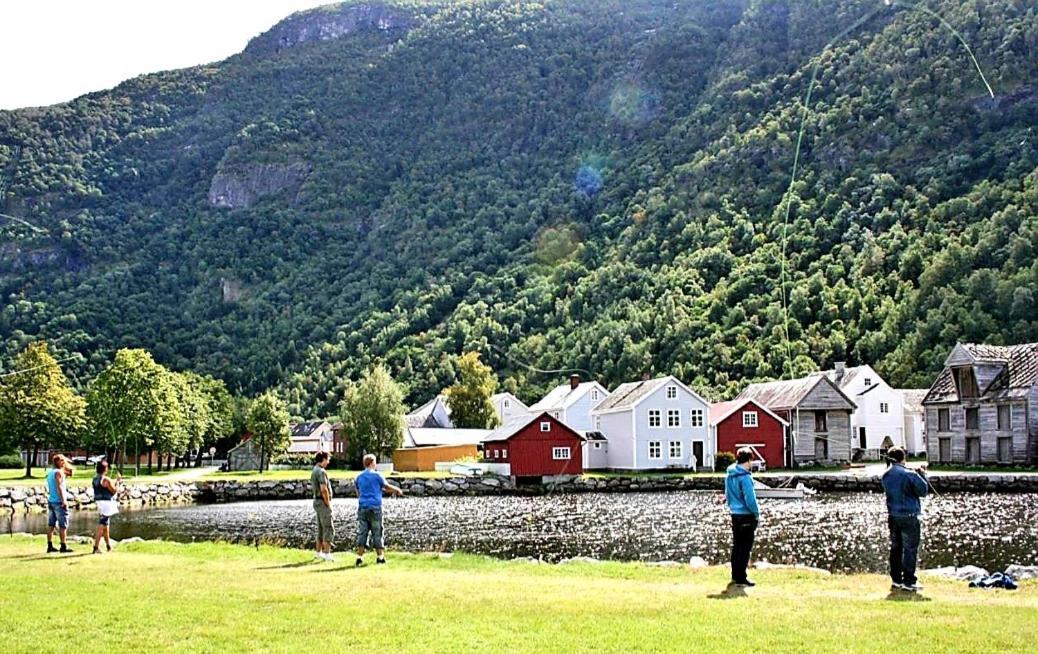 Вилла Kvammehuset Pa Gamle Лердалсёйри Экстерьер фото
