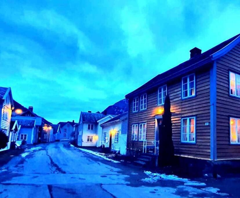 Вилла Kvammehuset Pa Gamle Лердалсёйри Экстерьер фото