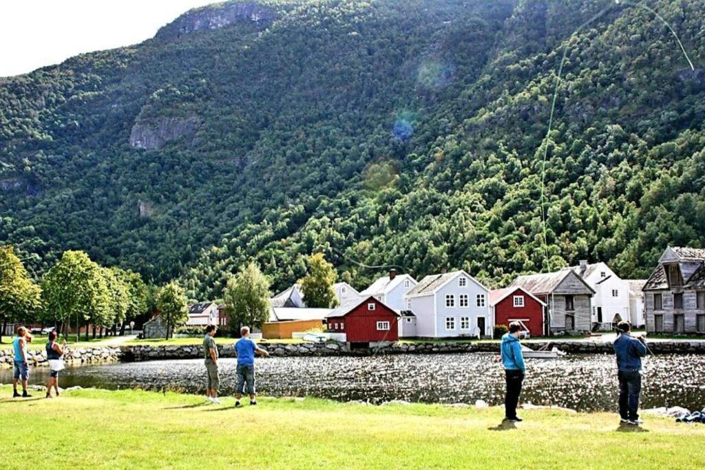 Вилла Kvammehuset Pa Gamle Лердалсёйри Экстерьер фото