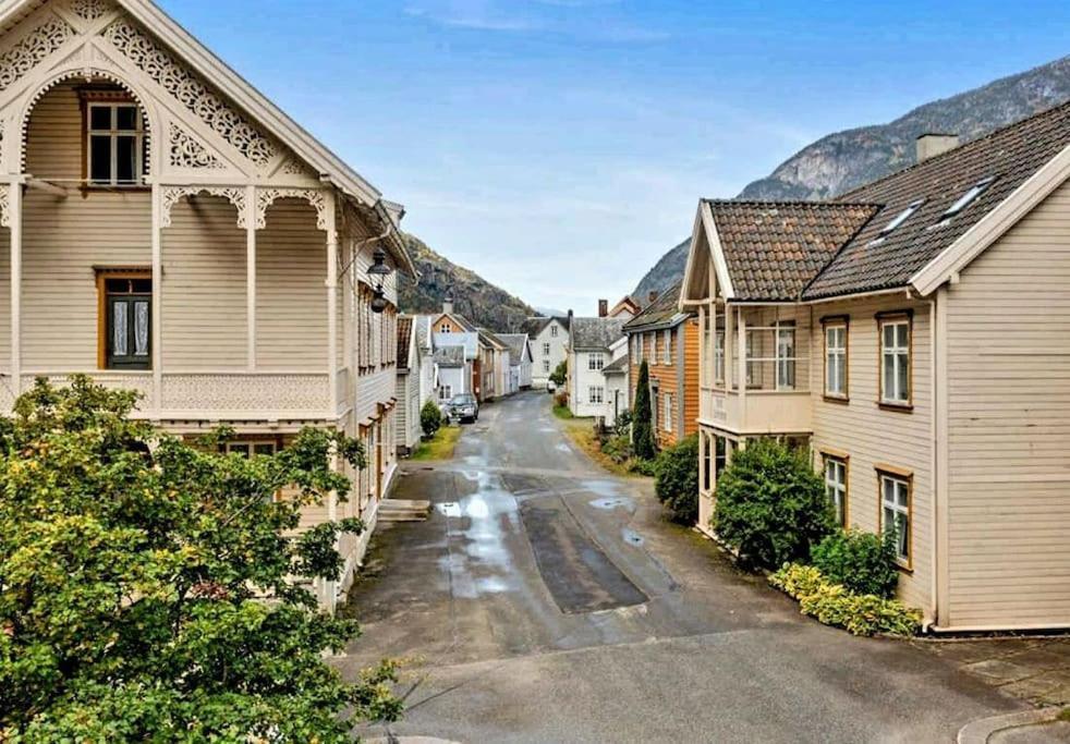 Вилла Kvammehuset Pa Gamle Лердалсёйри Экстерьер фото