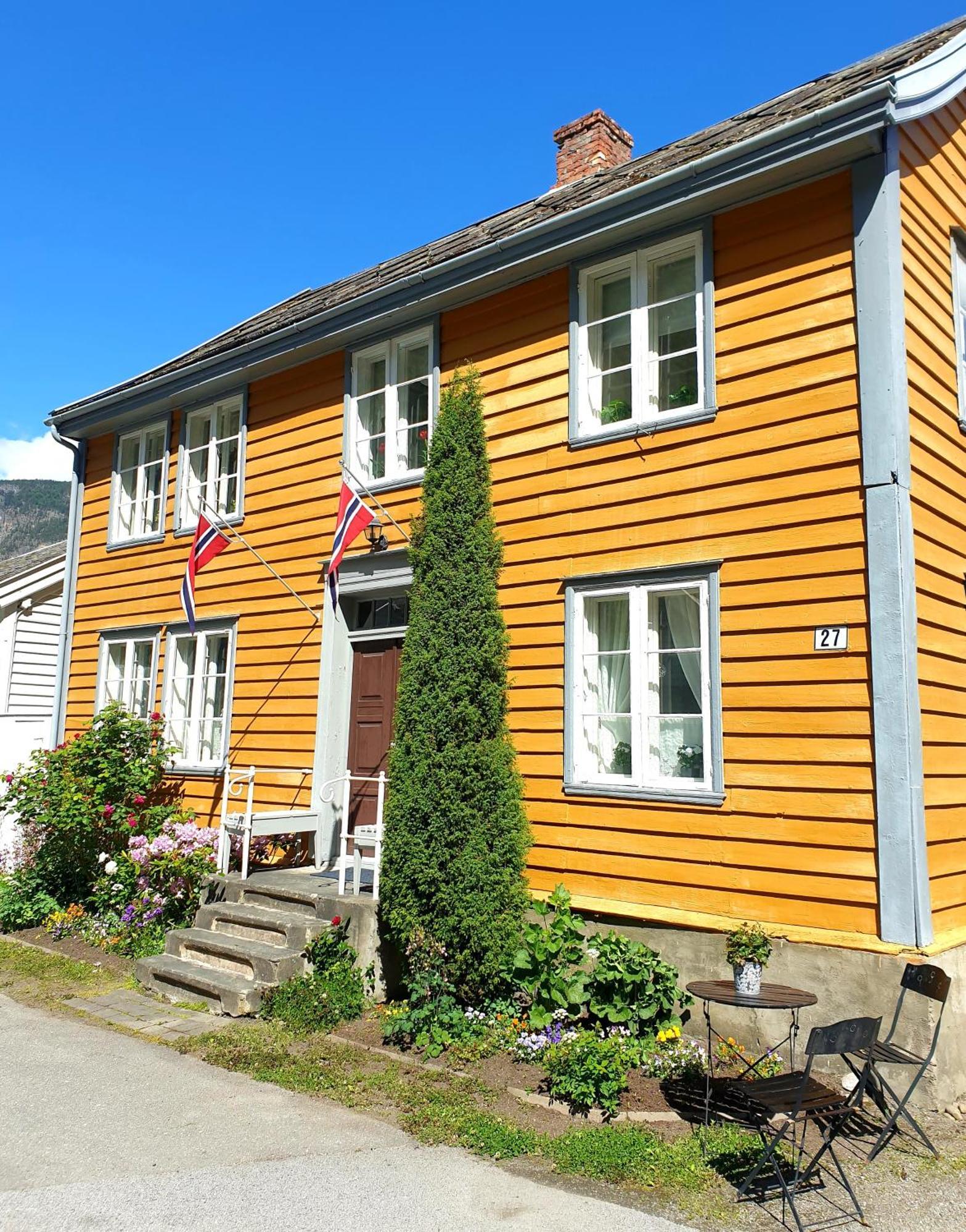 Вилла Kvammehuset Pa Gamle Лердалсёйри Экстерьер фото