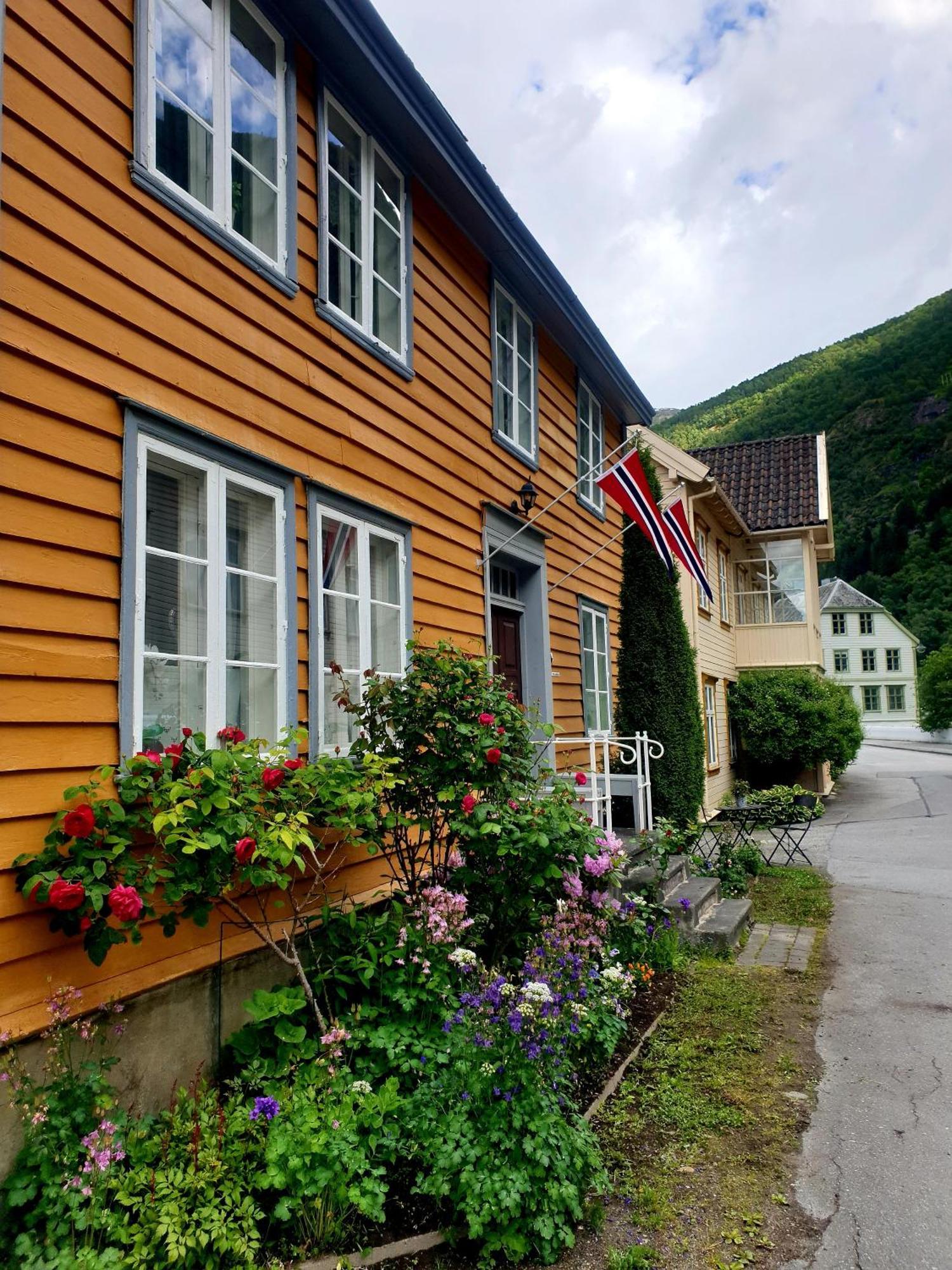 Вилла Kvammehuset Pa Gamle Лердалсёйри Экстерьер фото