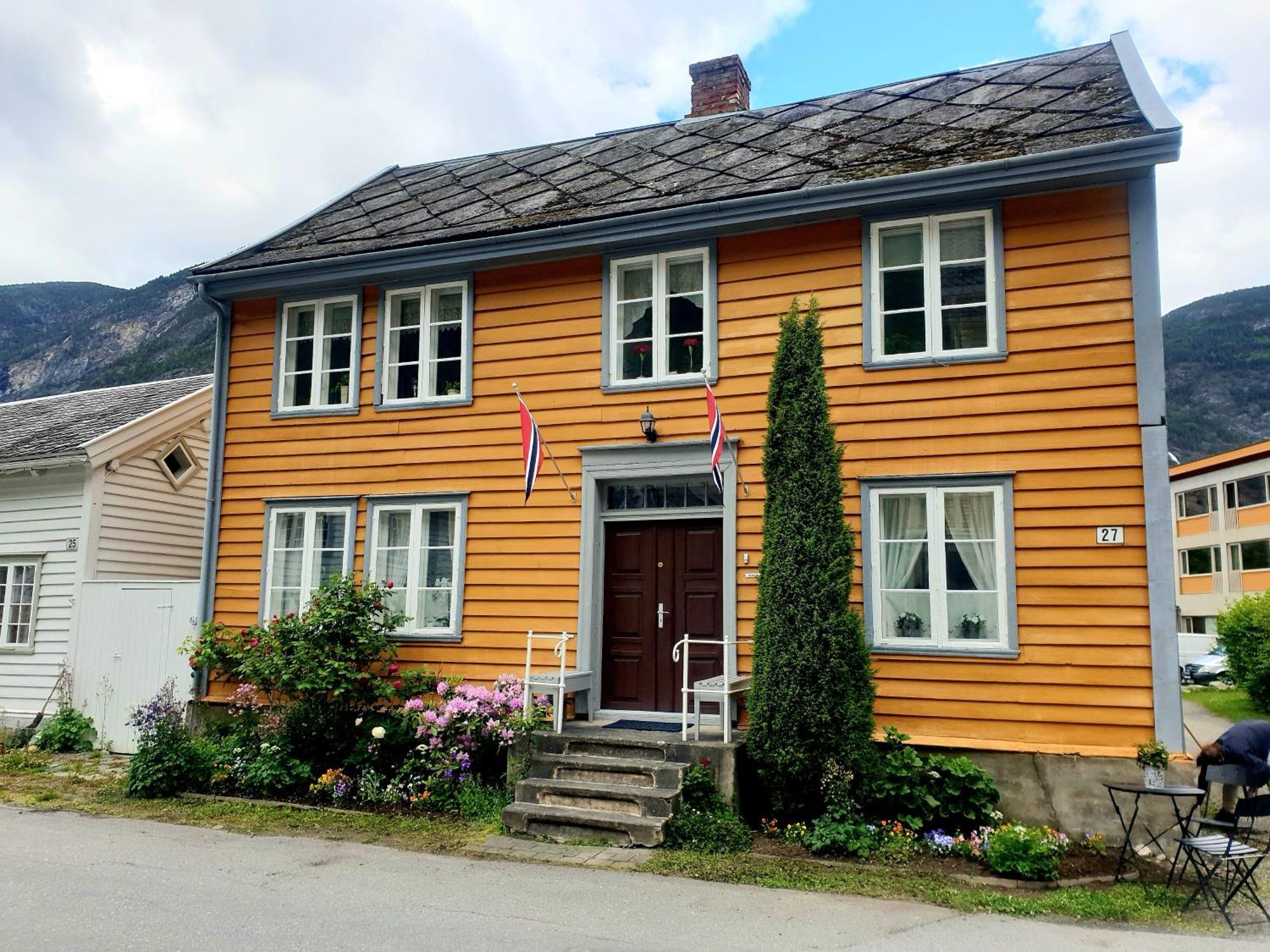 Вилла Kvammehuset Pa Gamle Лердалсёйри Экстерьер фото