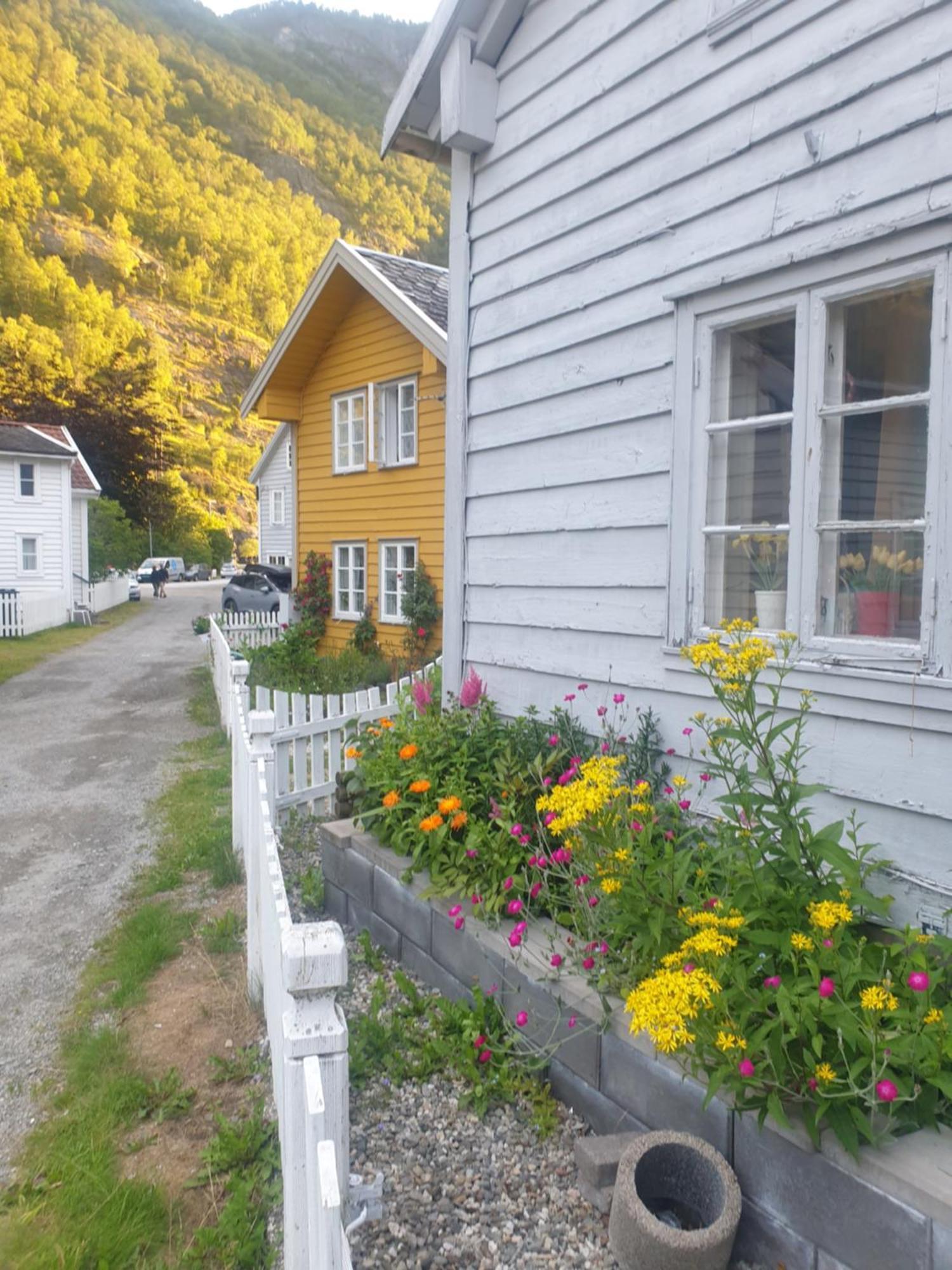 Вилла Kvammehuset Pa Gamle Лердалсёйри Экстерьер фото